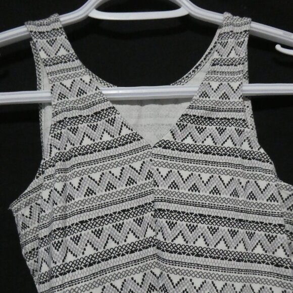 OLD NAVY | medium (8) regular | Sleeveless Patterned Summer Cotton Dress - Picture 8 of 13